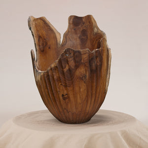 Einzigartige handgefertigte Teakholz-VASE, mit organischen Formen und beeindruckender Holzmaserung – kunstvolles Dekorstück für exklusive Wohnräume